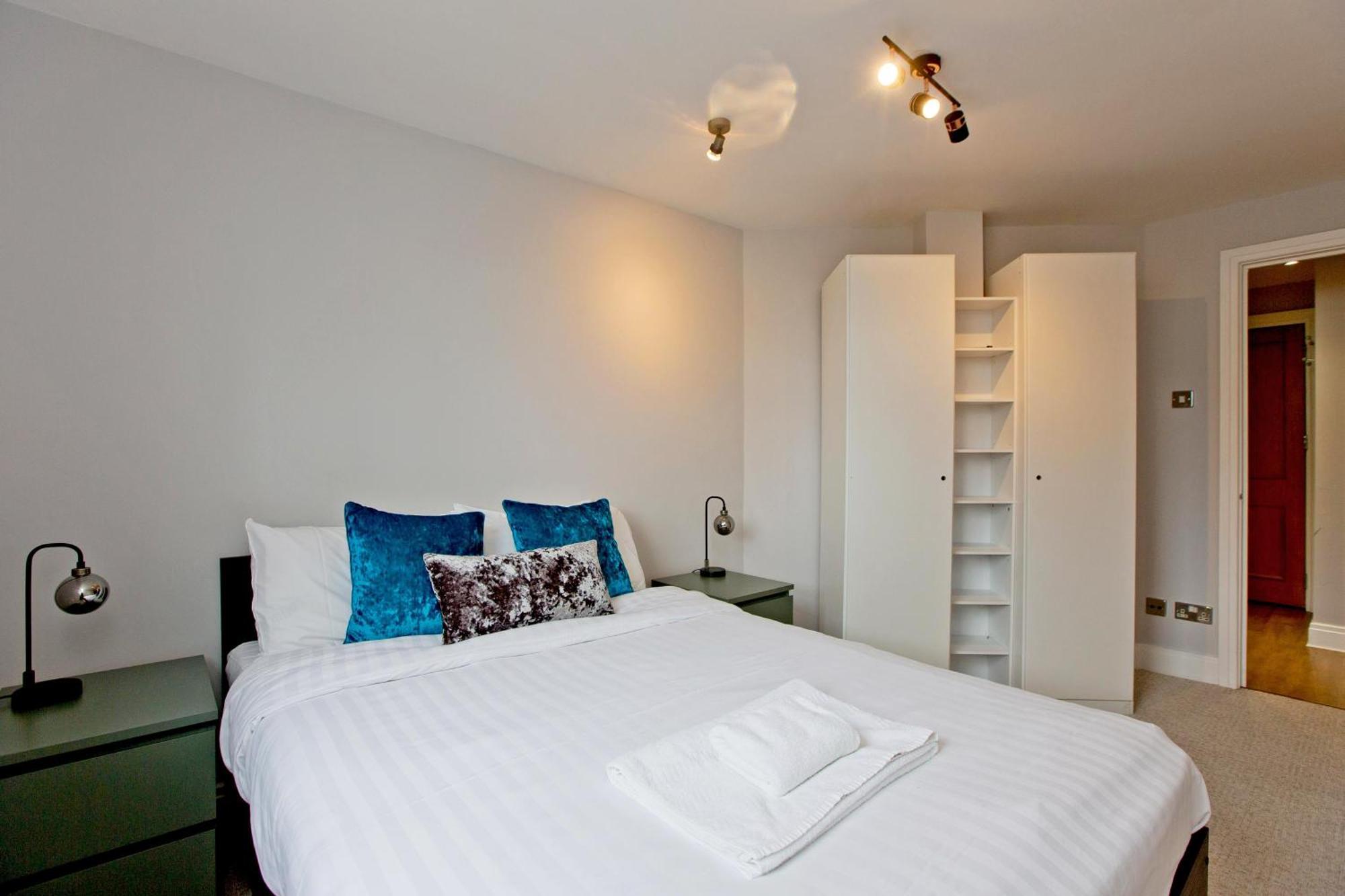 Stylish 2bed Riverside With A Balcony Apartment London